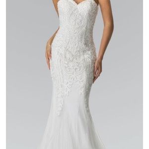 Sweetheart strapless wedding dress